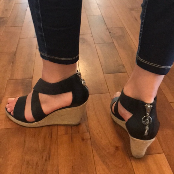 Wishbone Sandles - Picture 4 of 5